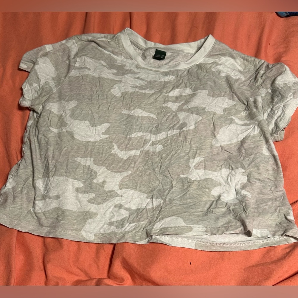 Camo crop tee